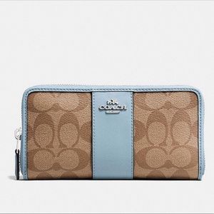 COACH ACCORDION ZIP WALLET IN SIGNATURE CANVAS